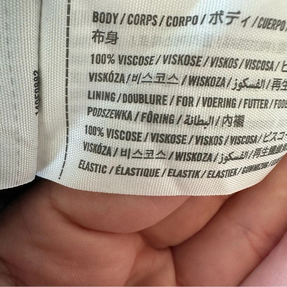 Abercrombie & Fitch NWT Black plump sleeves with back cut-out Size: M - Picture 4 of 4